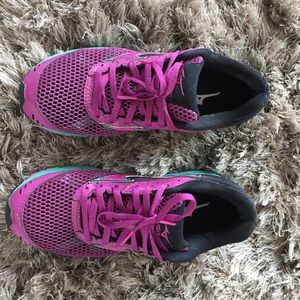 Mizuno wave sayonara 3: hot pink/aqua running shoe